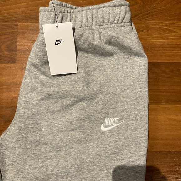 Grey nike jogging - Picture 2 of 3